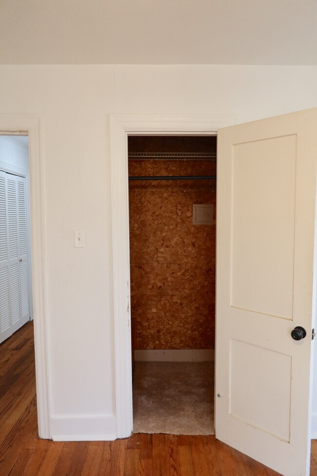 Building Photo - 326 N Summit St