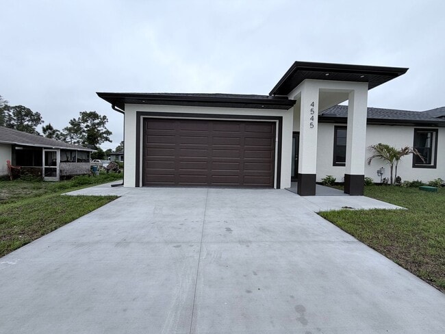 Building Photo - 4545-4547-4547 28th St SW