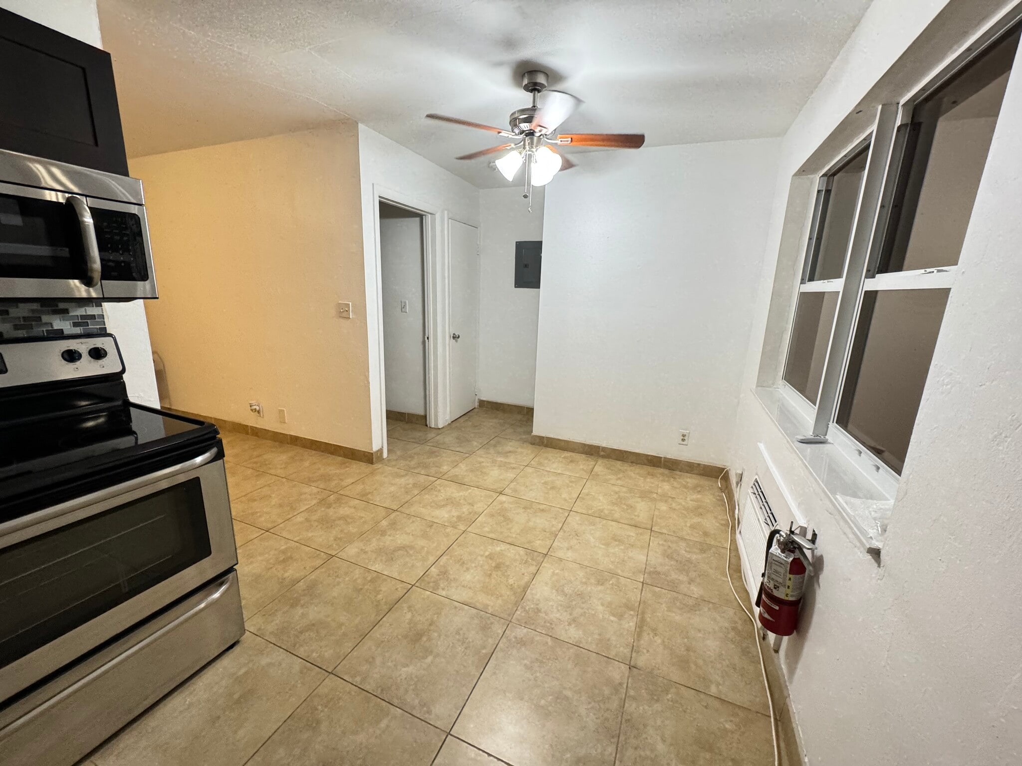 Building Photo - 111 SW 11th Ave