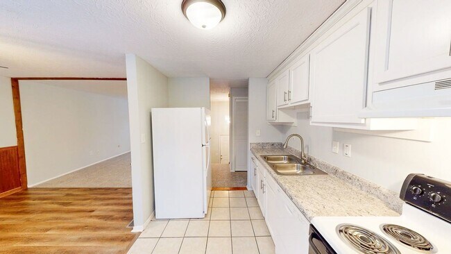 Building Photo - 2862 Chatsworth Way