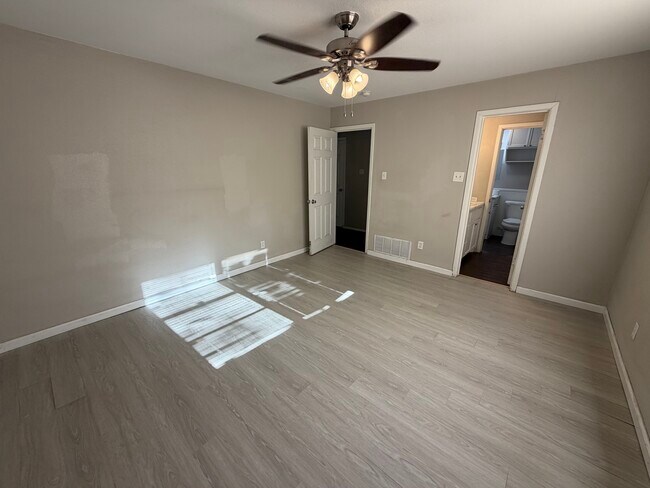 Building Photo - 5412 39th Dr