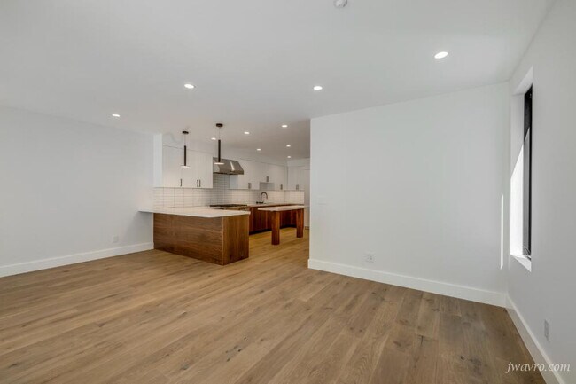 Building Photo - 20 Belcher St