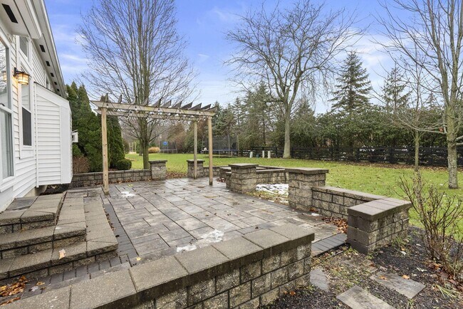 Building Photo - 397 Abbotsbury Dr