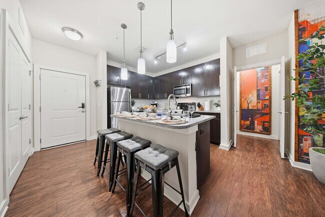 Building Photo - 1700 W Cleveland St