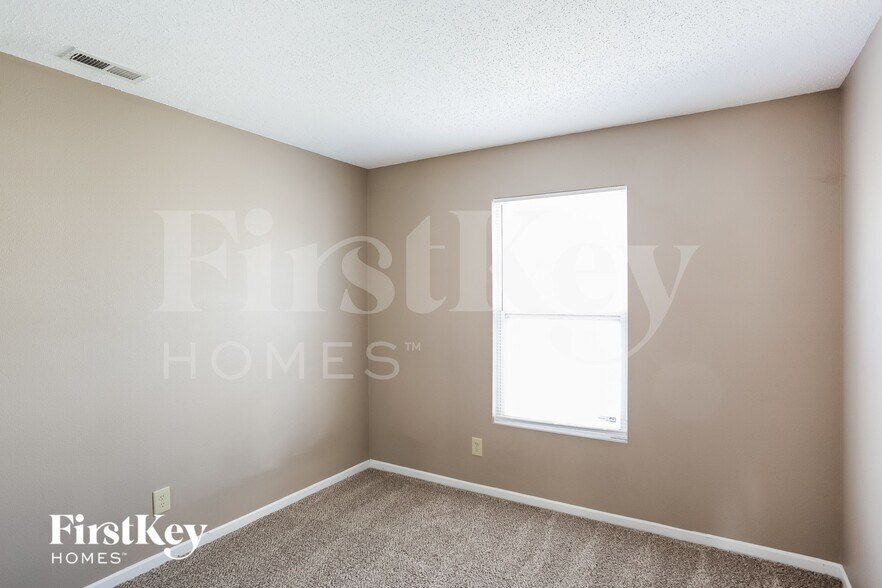 Building Photo - 1331 Ellington Dr