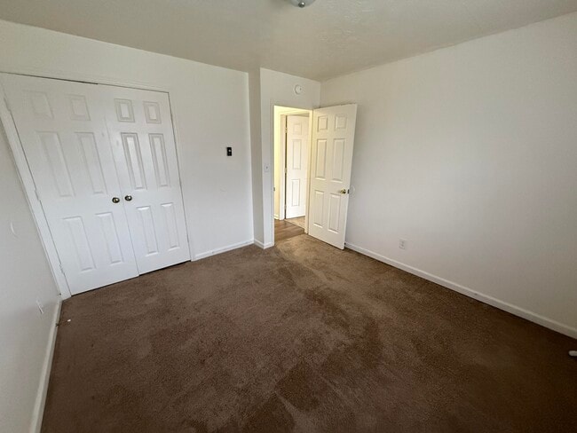 Building Photo - 341 Garden Park Dr