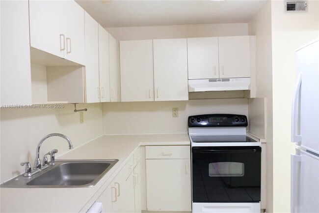 Building Photo - 9962 SW 88th St