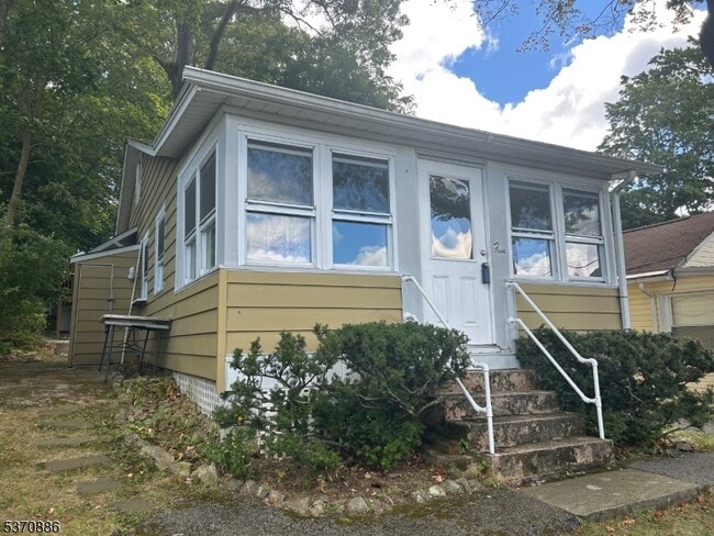 Building Photo - 19 Windemere Ave