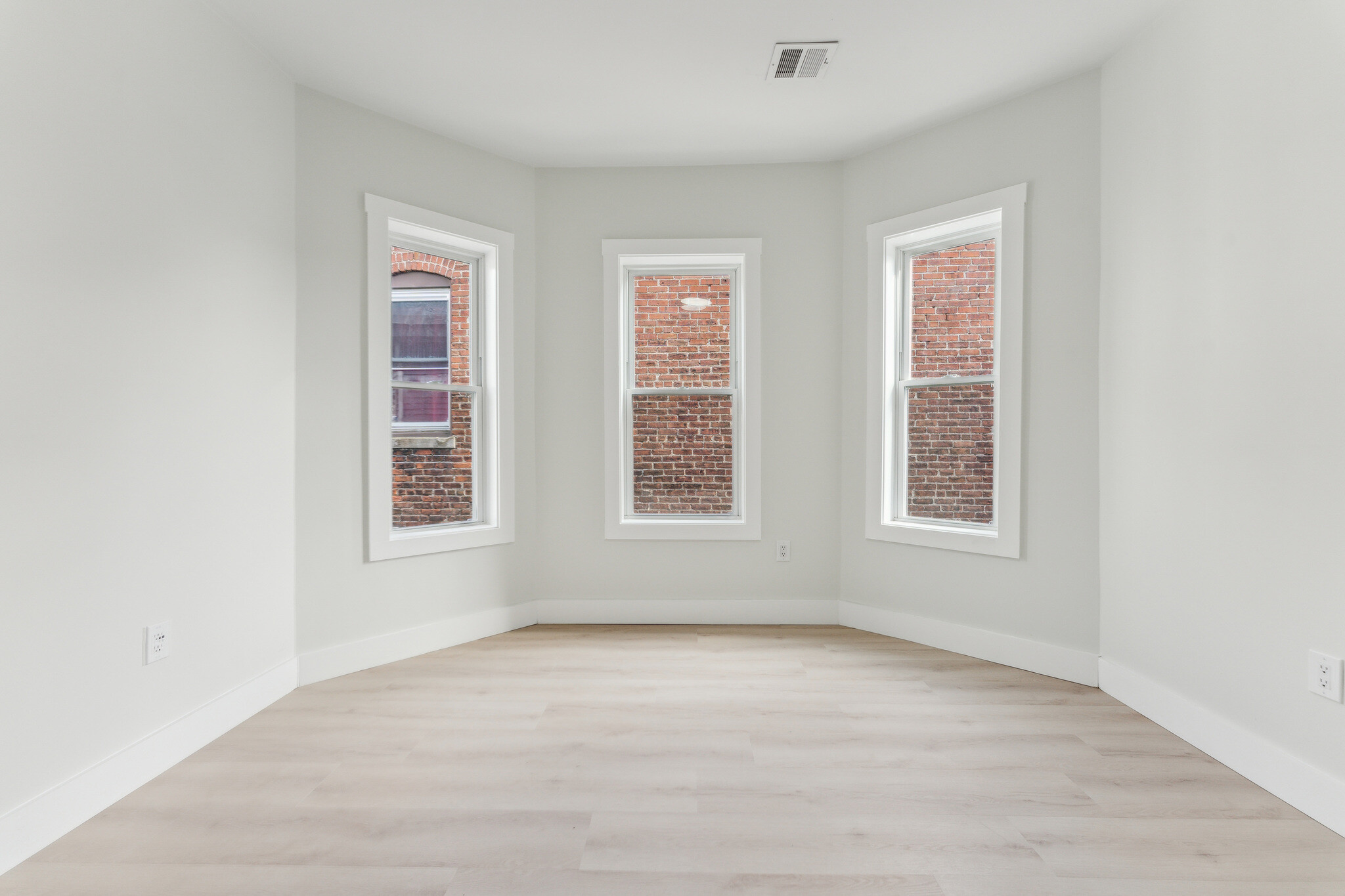 Building Photo - 47 Brackett St