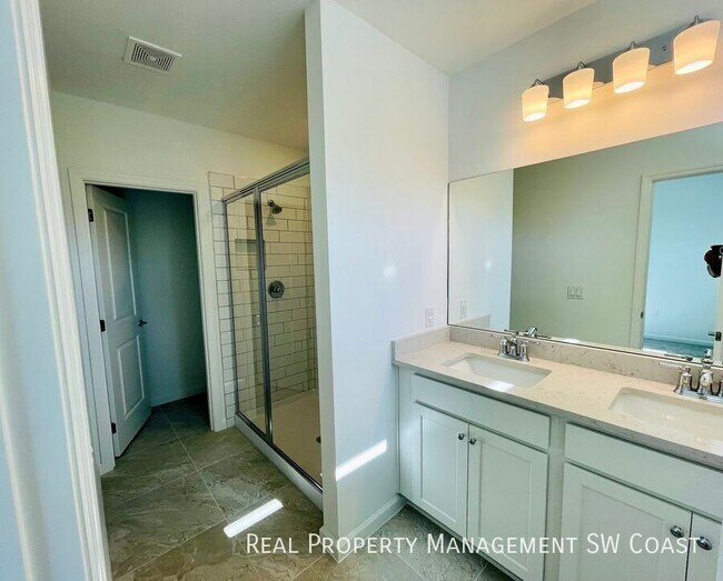Building Photo - 27851 Solis Grande Dr