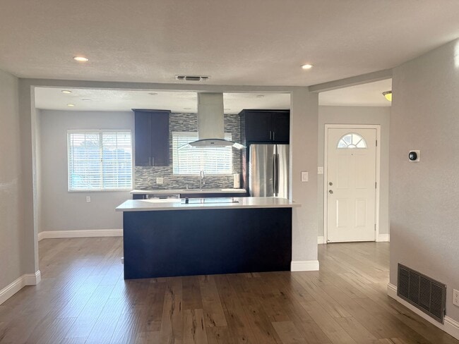 Building Photo - 1524 Gladstone Dr