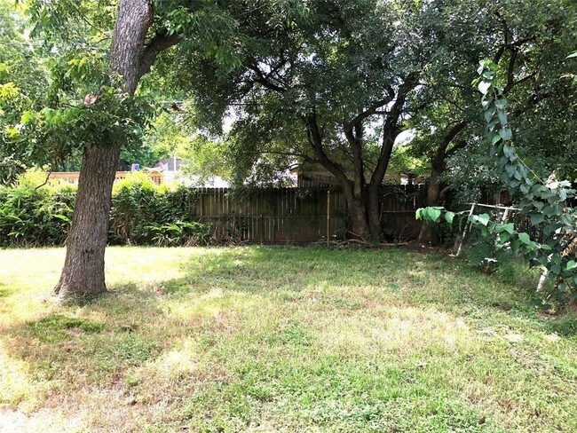Building Photo - 1407 Loper St