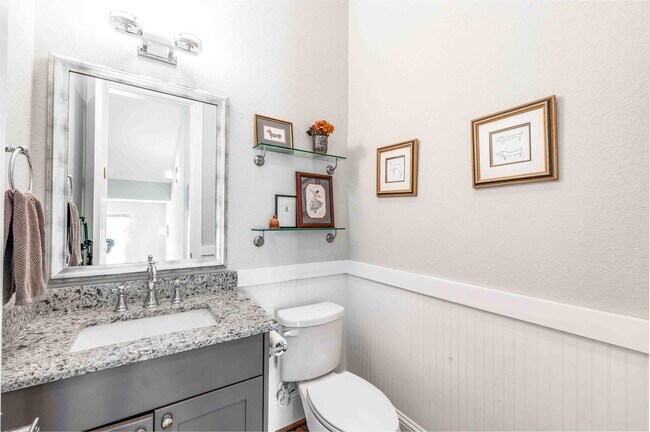 Building Photo - Luxury End Unit Rental with Elevator, Downtown Views, and Sky Deck ($150 off the second month!)