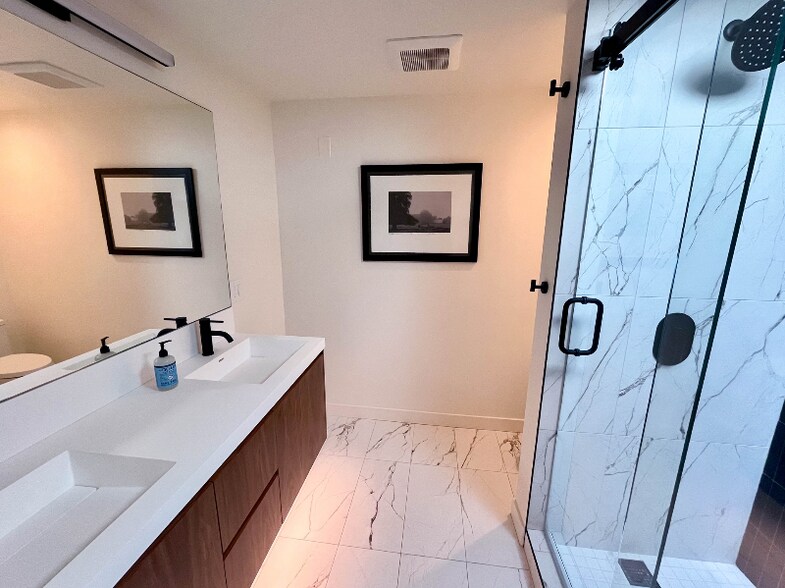 Building Photo - 55 Benthaven Pl