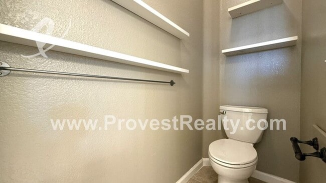 Building Photo - 9115 Honeysuckle Ave