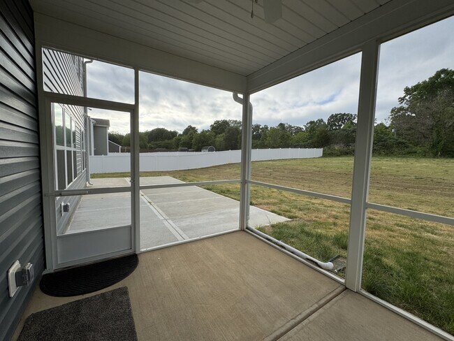 Building Photo - 193 Wheatfield Dr