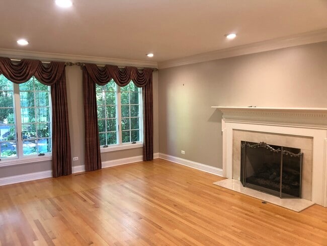 Building Photo - 1021 W Old Ml Rd