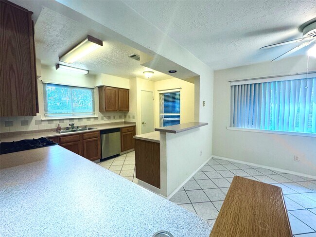 Building Photo - 310 Knoll Forest Dr