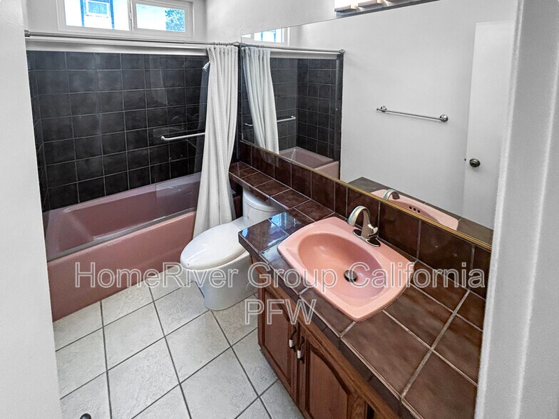 Building Photo - 31569 Lindero Canyon Rd