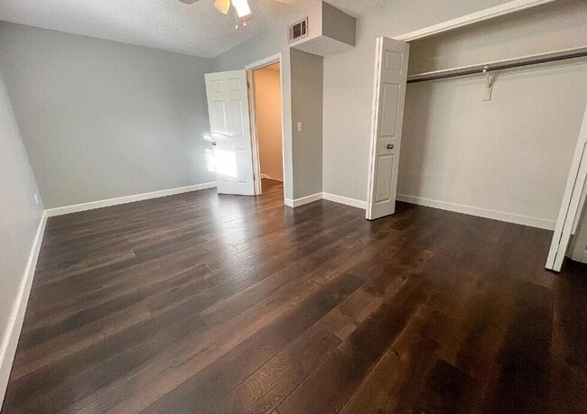 Building Photo - 16 Cape Dr NW