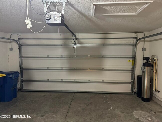 Building Photo - 348 Auburn Oaks Rd E