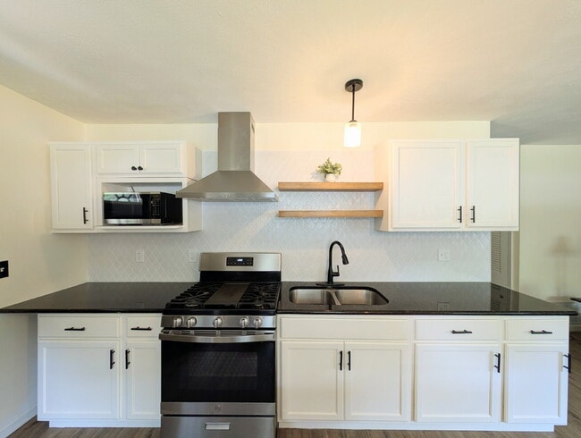 Building Photo - Fully Renovated 3BR/2BA, Fenced Yard, Pet-Friendly — Minutes to Fort Benning — Lawn Care, Pest Co...