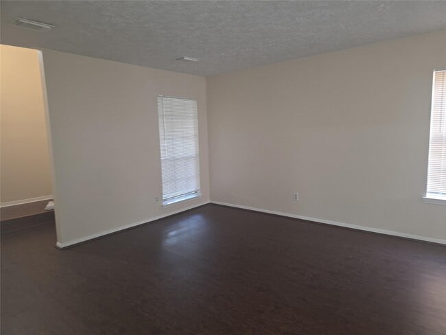 Building Photo - 1907 Summerfield Pl