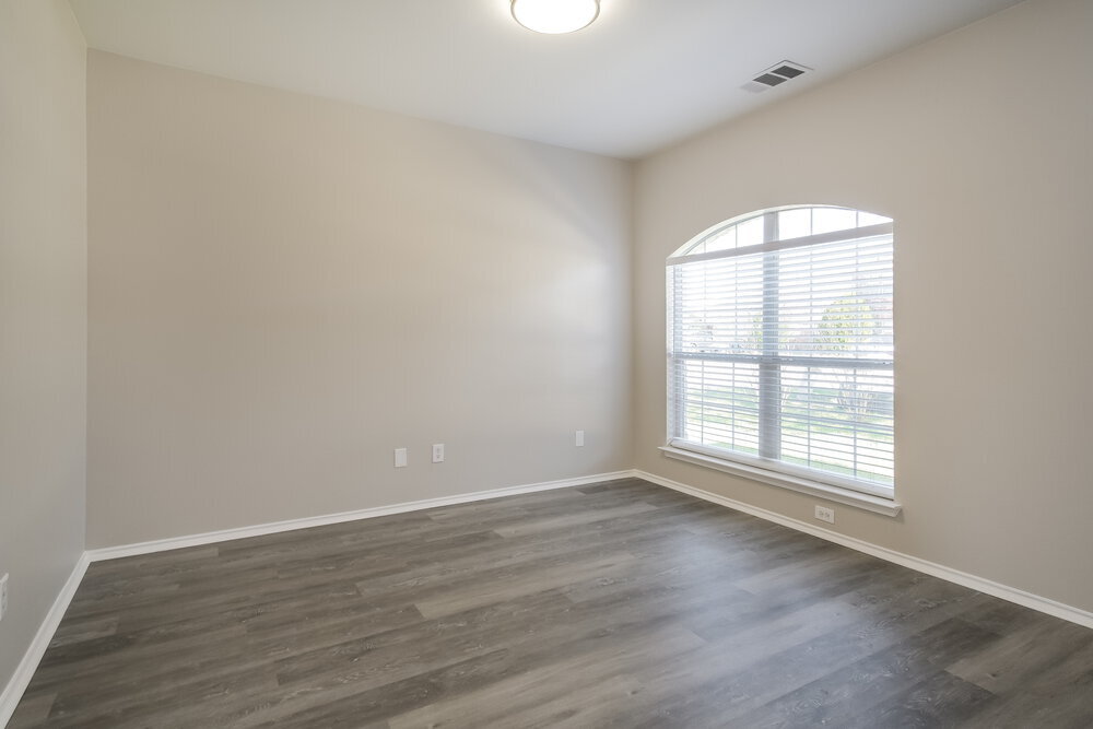 Building Photo - 121 Castle Dr