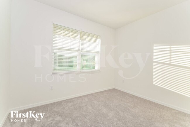 Building Photo - 327 Corbel Ln
