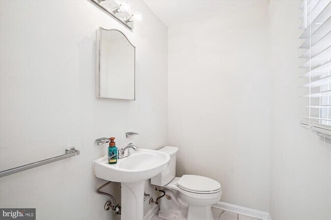 Building Photo - 4503 Traymore St