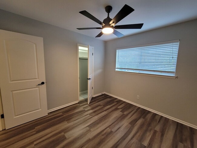 Building Photo - 219 W Silver Sands Dr