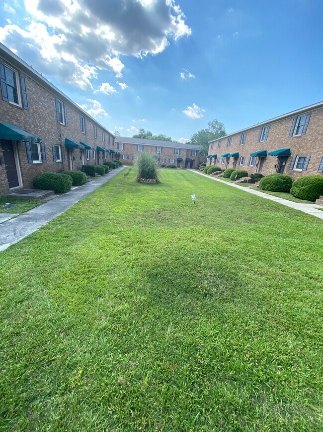 Building Photo - 3700 Bush River Rd
