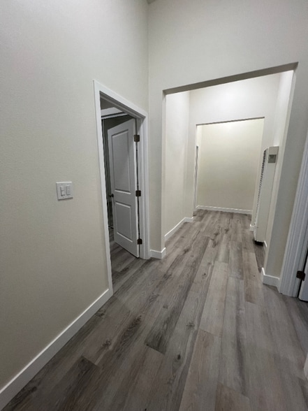 Building Photo - 617 W 76th St