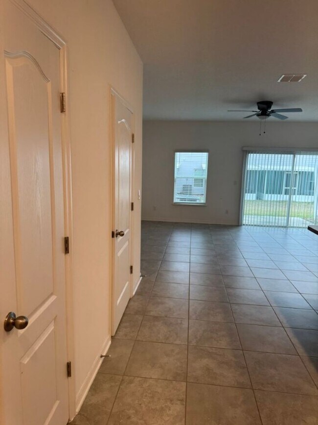 Building Photo - Home For Rent