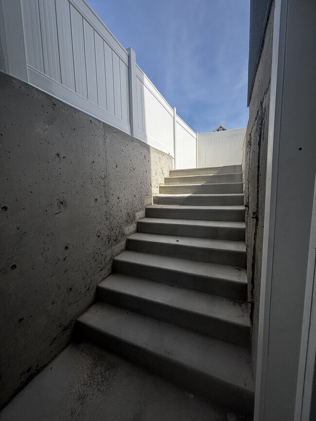 Building Photo - 1373 E Bell Buoy Way