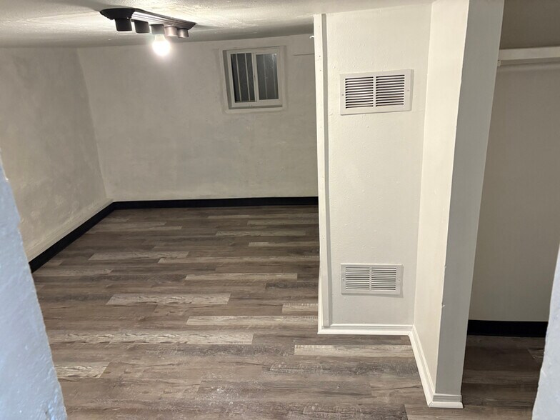 Building Photo - 205 N Hendren Ave