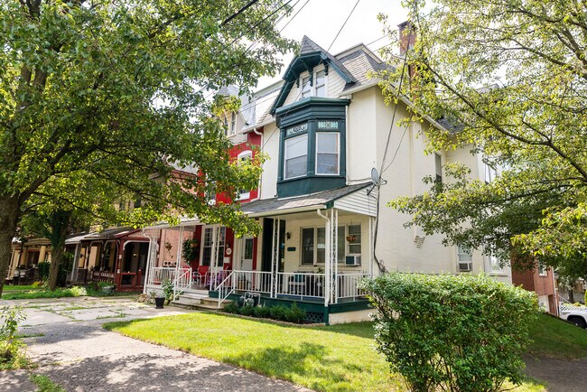 Primary Photo - 200 Windsor St