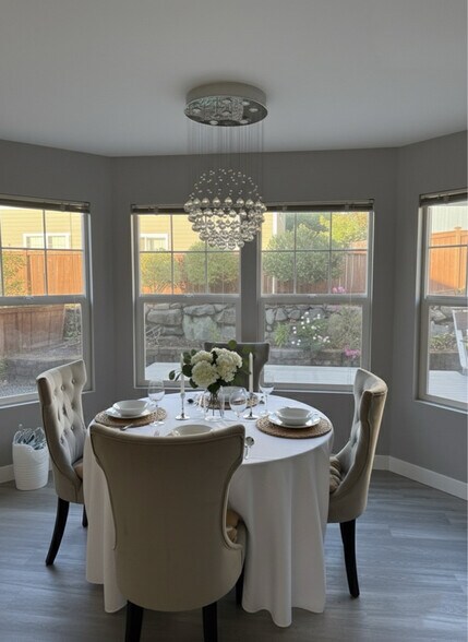 Building Photo - 2404 SE 2nd Ct