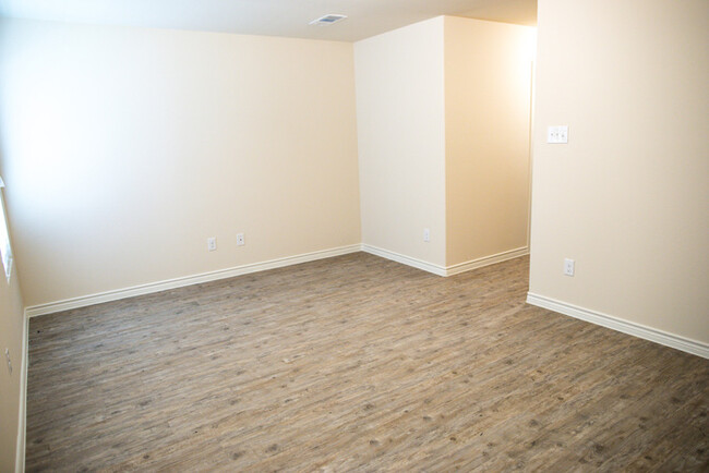 Building Photo - 1708 Bobolink