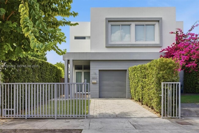 Building Photo - 2852 SW 32nd Ct