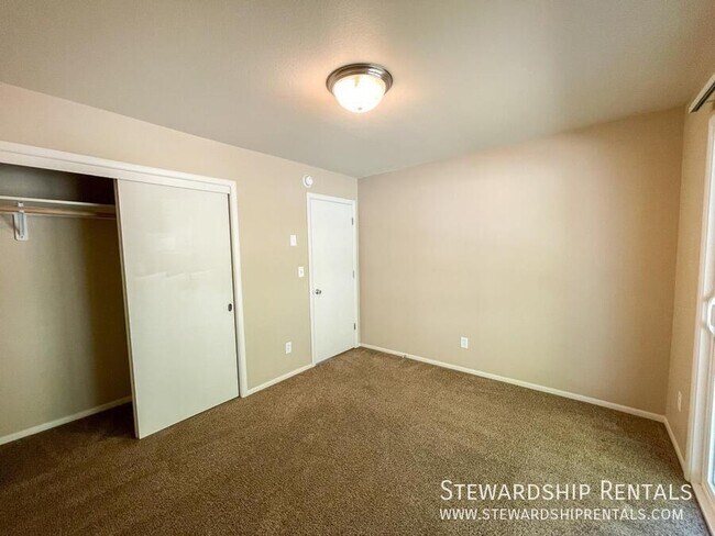 Building Photo - 1800 Sylvan St