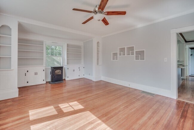 Building Photo - 1 Hickory Hill Dr