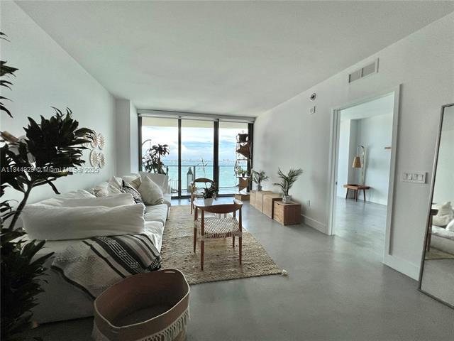 Building Photo - 460 NE 28th St