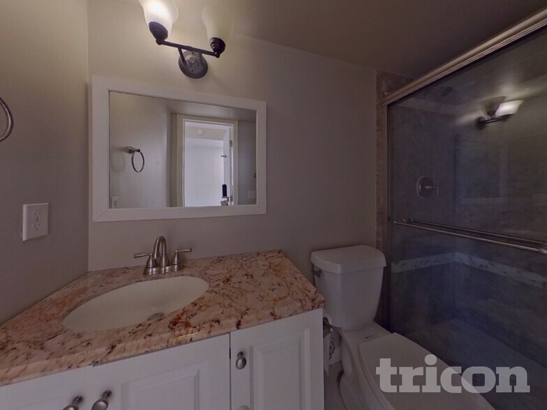 Building Photo - 628 Longfellow Ln