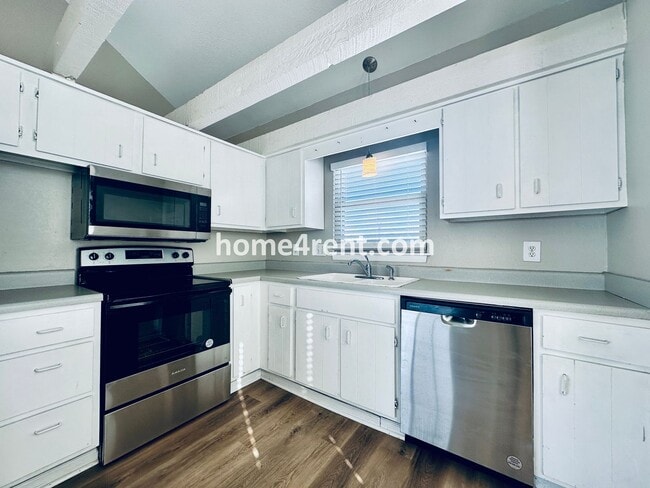 Building Photo - Newer LVP Flooring, Paint and SS Appliance...