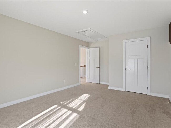 Building Photo - 120 Thames Valley Dr
