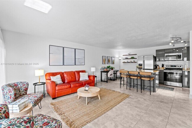 Building Photo - 3725 S Olive Ave