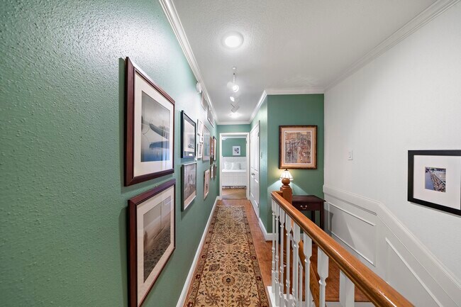 Building Photo - 8944 Chatsworth Dr