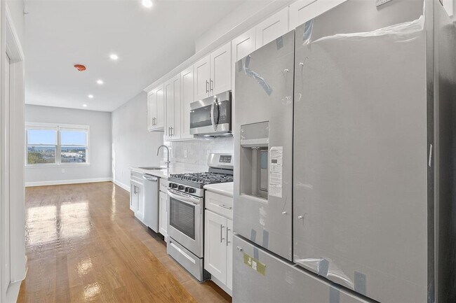 Building Photo - 311-315-315 West Side Ave