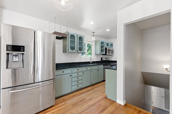 Building Photo - Central Location | 15 Min to Peterson, 20 ...
